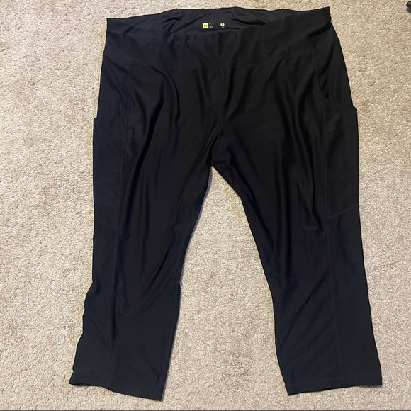 Xersion Black Fitted Capri Leggings W 